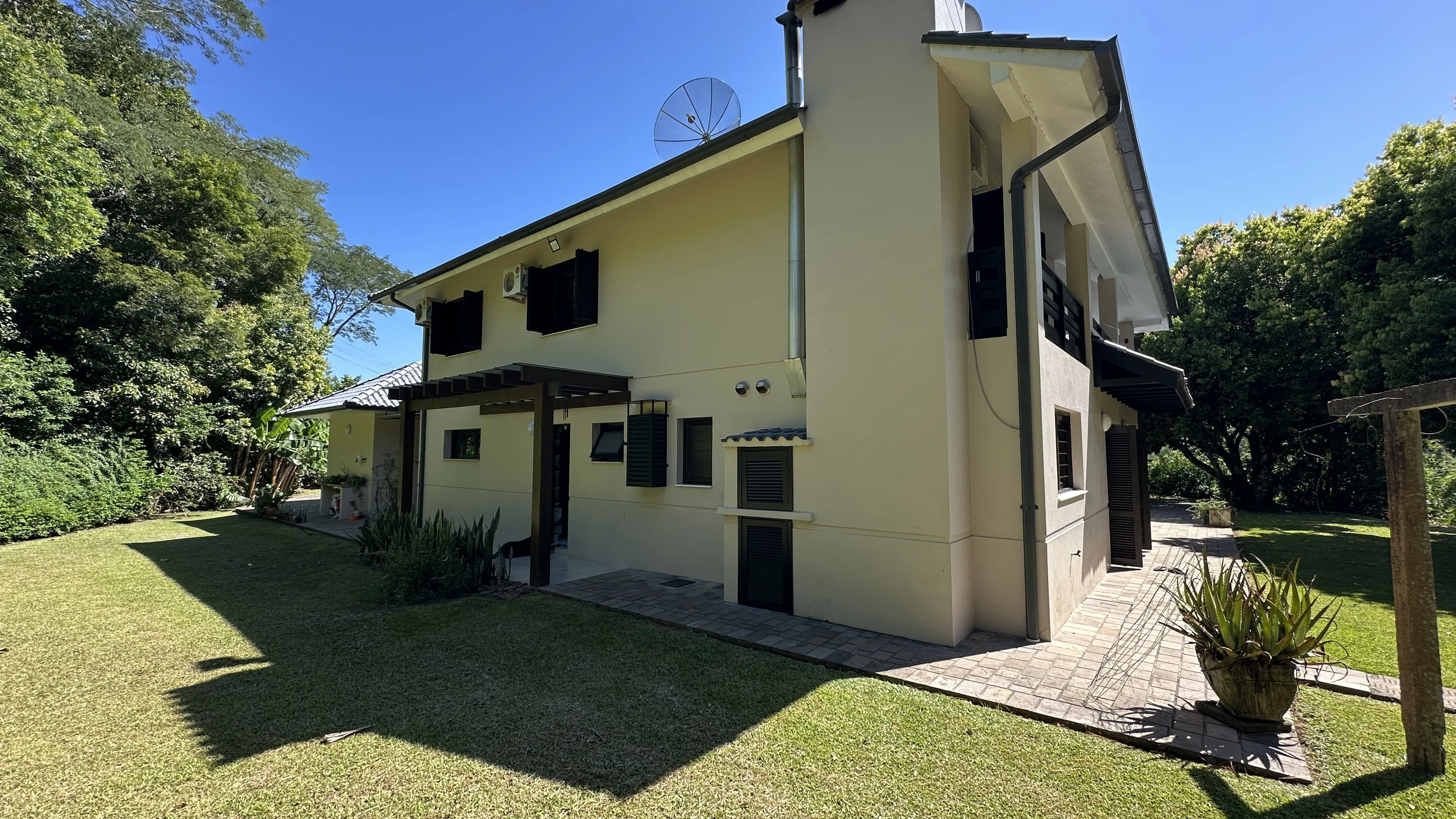 Casa de alto padrão com amplo terreno à venda na Serra Gaúcha