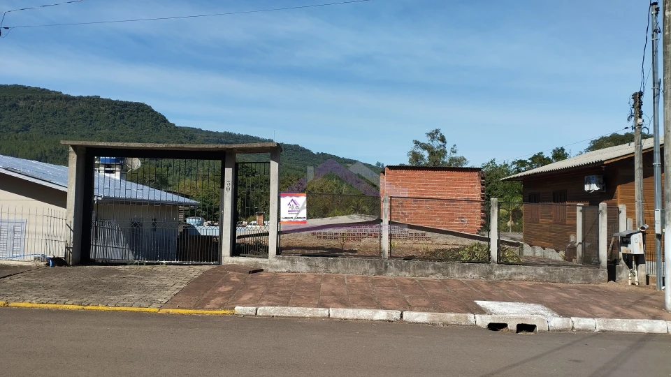 Excelente casa à venda no centro de Picada Café na Serra Gaúcha