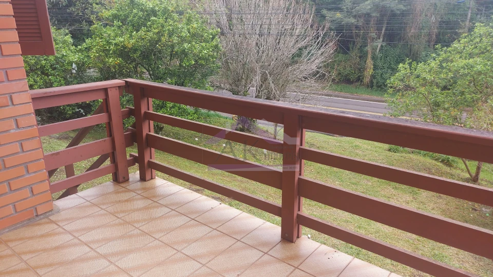 Casa com 3 quartos para locação, localizada as margens da BR-116, em Picada Café, na Serra Gaúcha