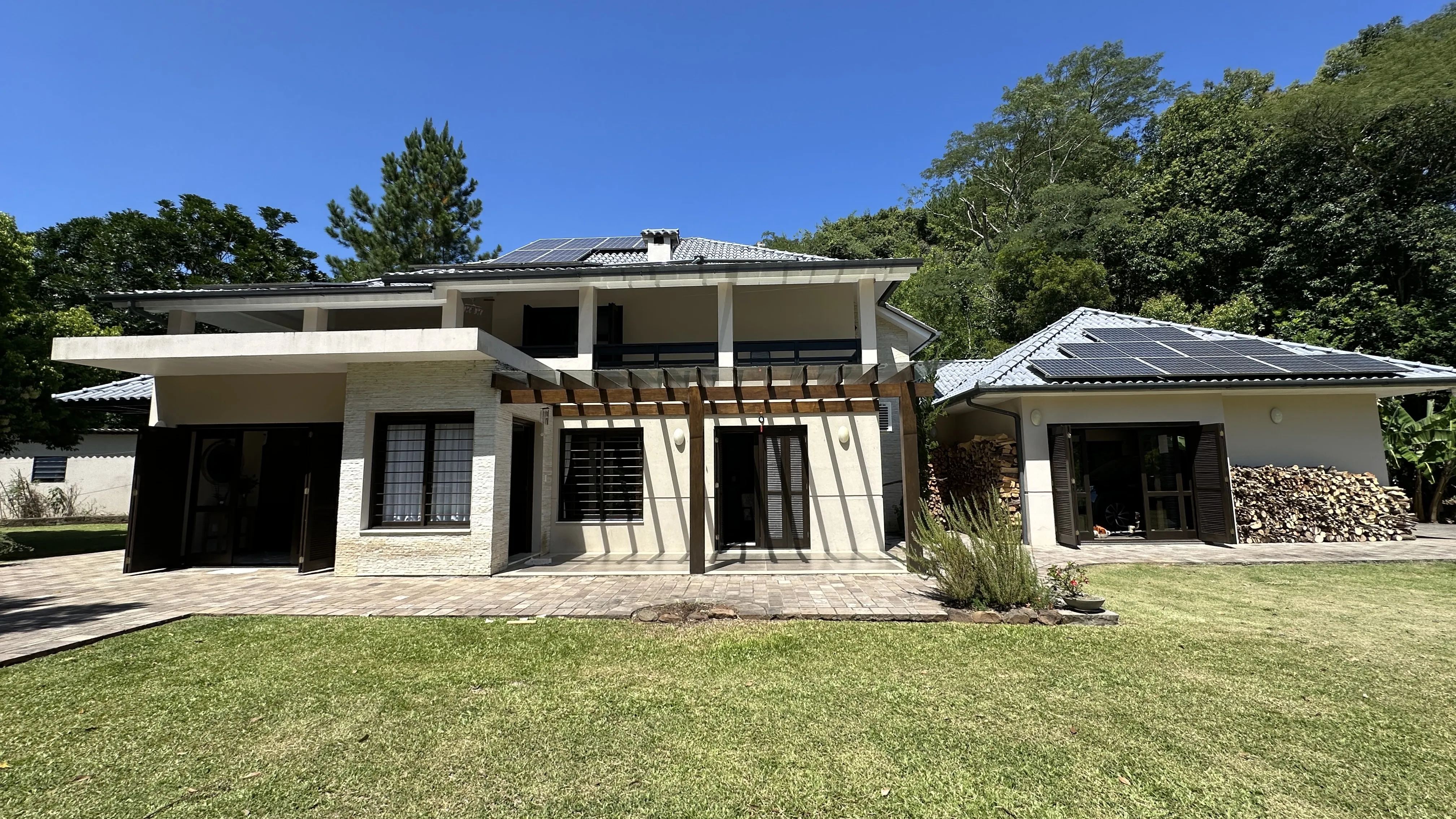 Casa de alto padrão com amplo terreno à venda na Serra Gaúcha