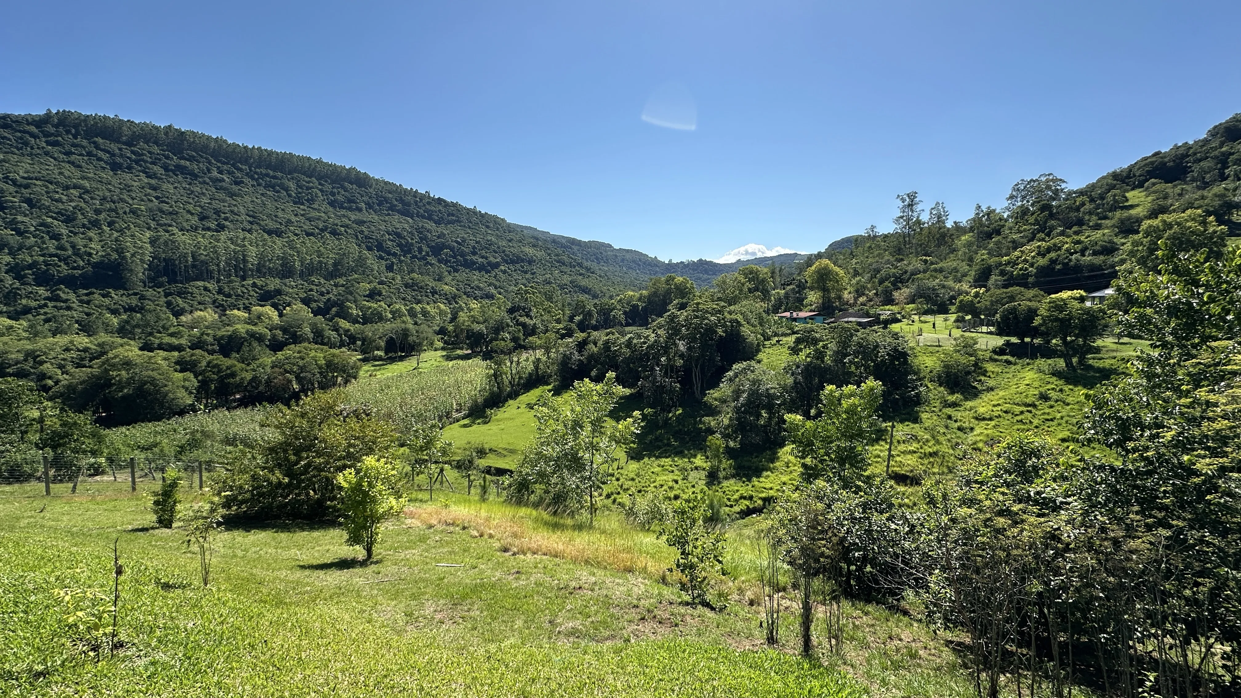 Casa de alto padrão com amplo terreno à venda na Serra Gaúcha
