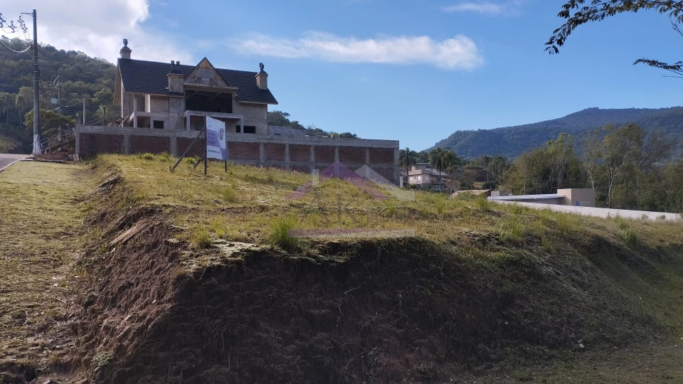 Imagens do imóveis Amplo terreno de esquina à venda no centro da cidade de Picada Café na Serra Gaúcha