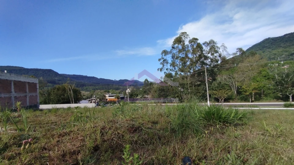Imagens do imóveis Amplo terreno de esquina à venda no centro da cidade de Picada Café na Serra Gaúcha