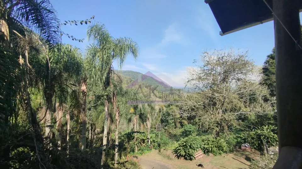 Sítio com riacho e casa enxaimel à venda em Picada Café na Serra Gaúcha