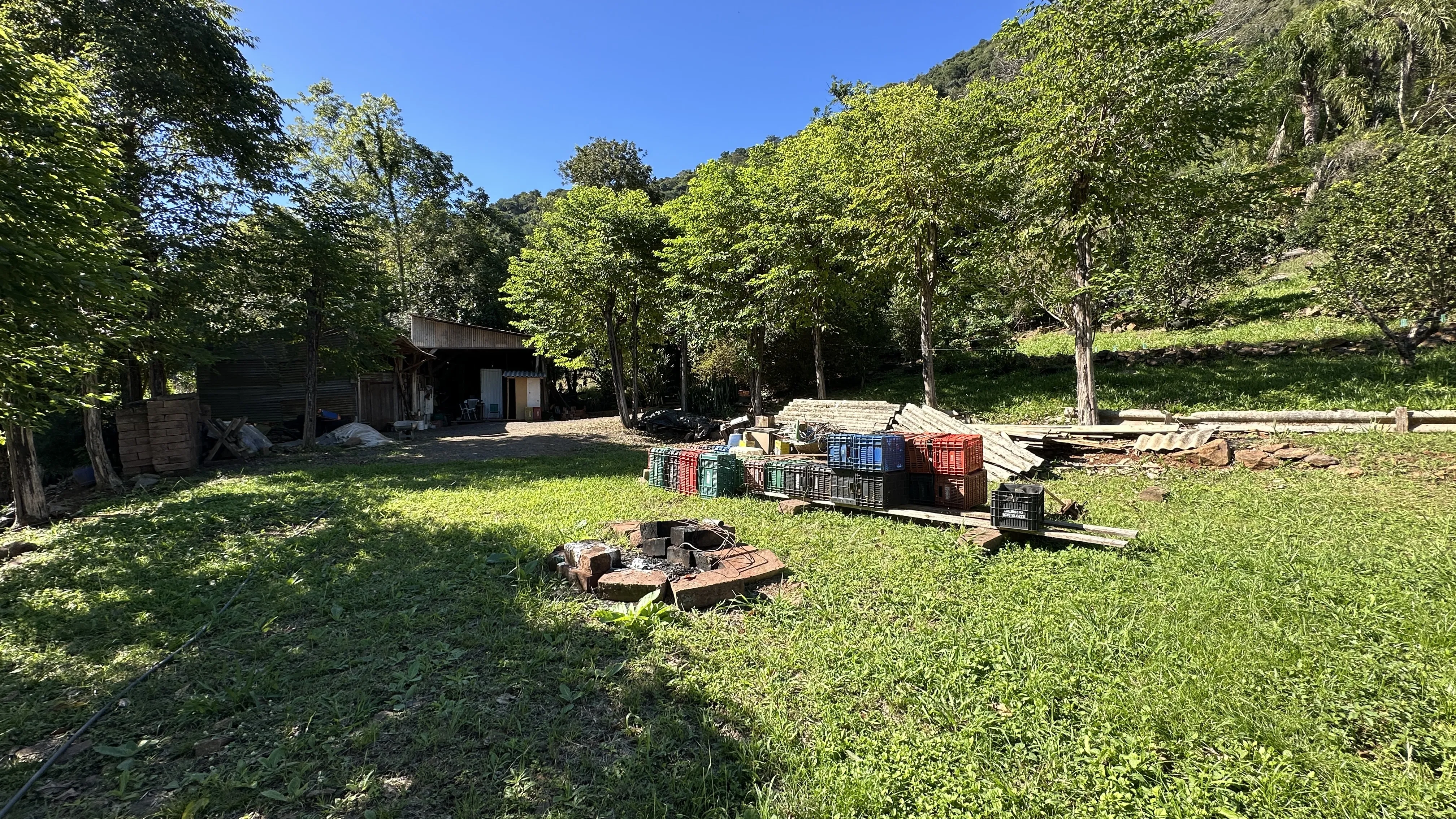 Área de terras com fundos para riacho à venda em Picada Café na Serra Gaúcha