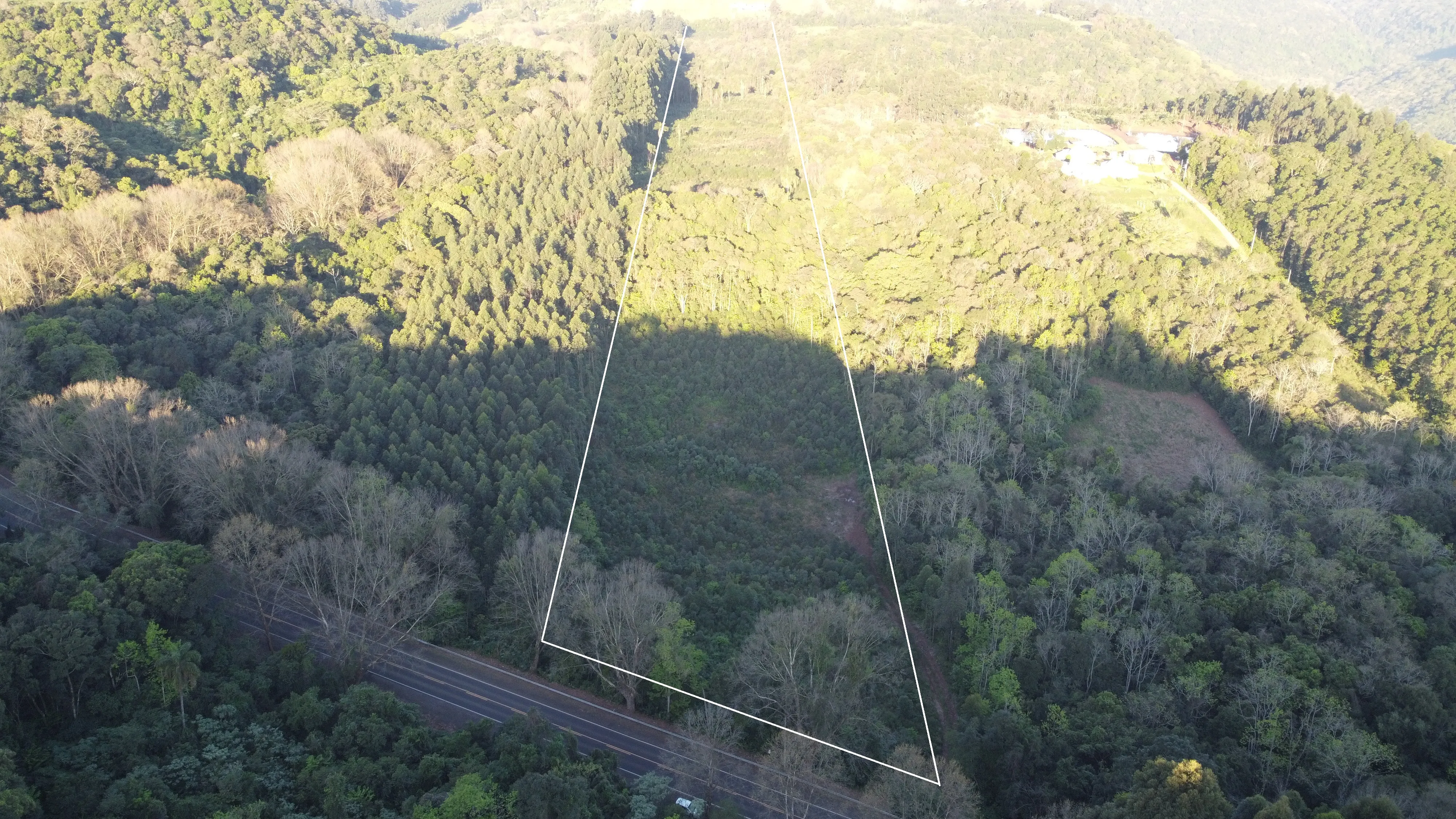 Área de terras com duas frentes para a BR 116 à venda em Picada Café na Serra Gaúcha