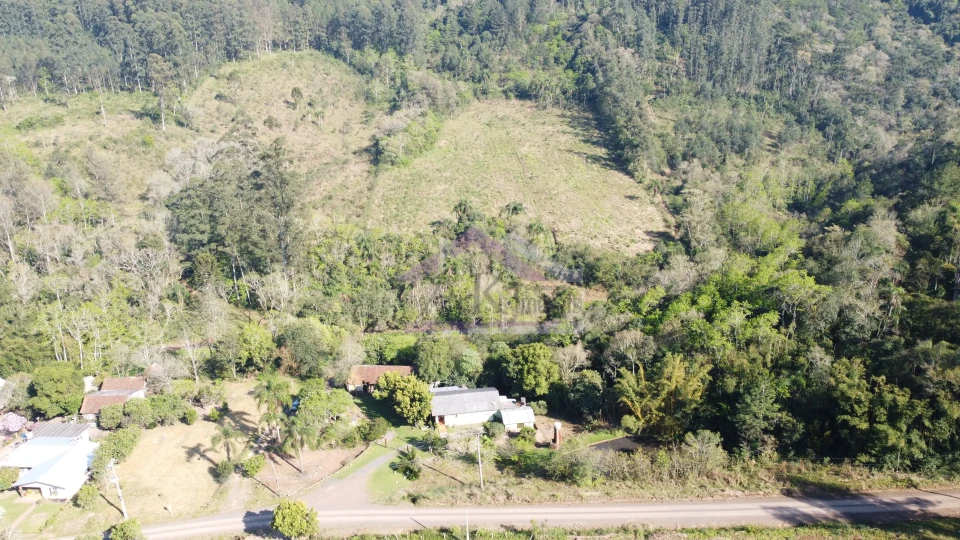 Área de terra com riacho e açude à venda em Picada Café na Serra Gaúcha