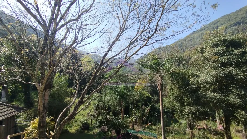 Sítio com riacho e casa enxaimel à venda em Picada Café na Serra Gaúcha