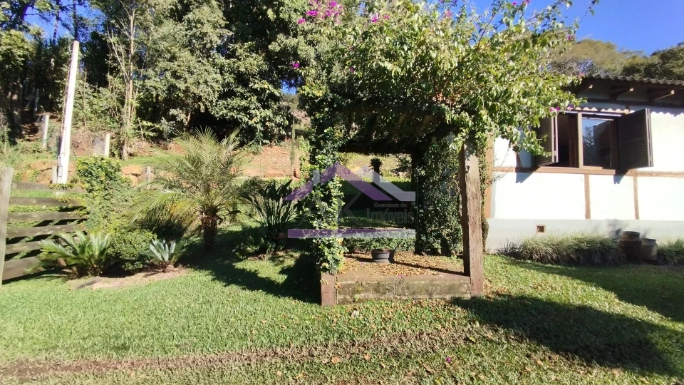 Imagens do imóveis Excelente sítio com casa enxaimel e açude à venda em Picada Café na Serra Gaúcha