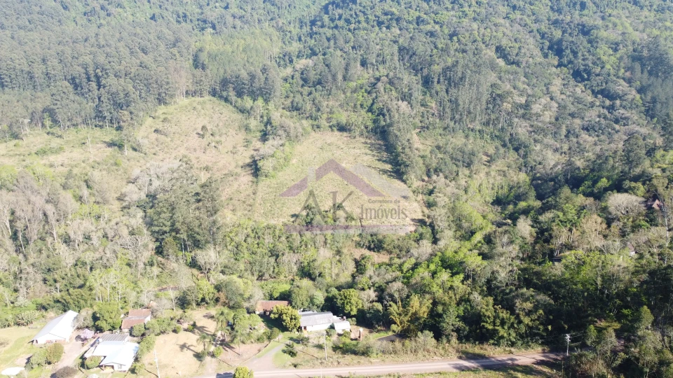 Área de terra com riacho e açude à venda em Picada Café na Serra Gaúcha
