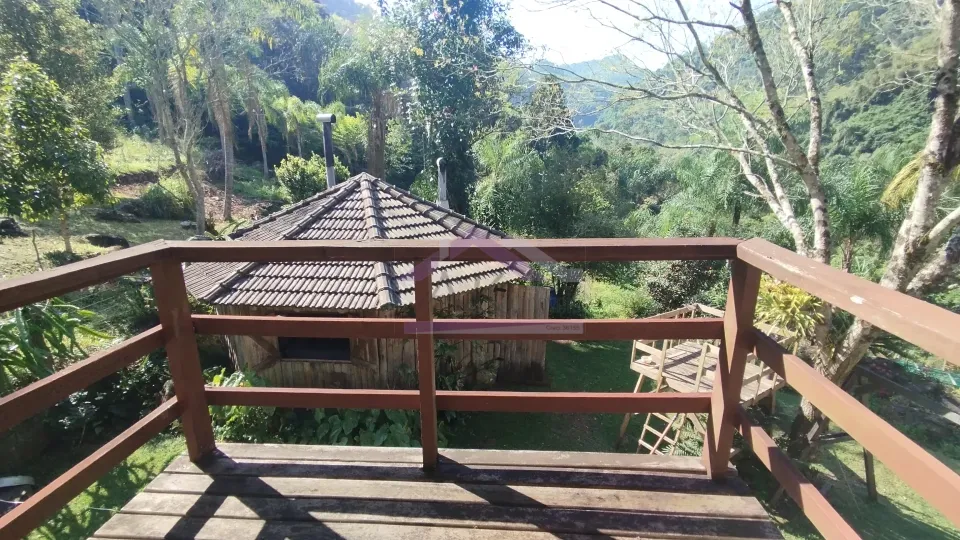 Sítio com riacho e casa enxaimel à venda em Picada Café na Serra Gaúcha