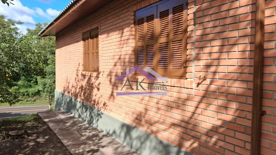 Casa com 3 quartos para locação, localizada as margens da BR-116, em Picada Café, na Serra Gaúcha
