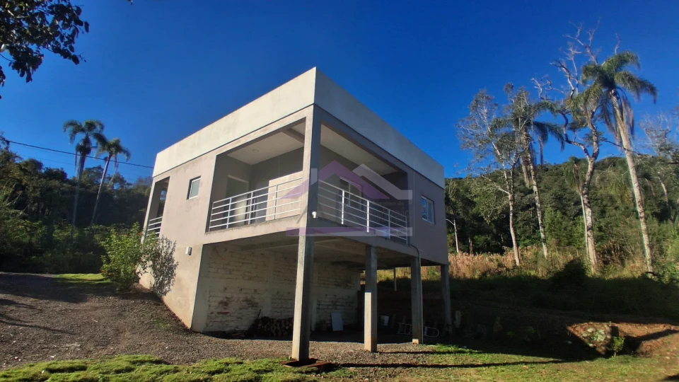 Casa com 1 suíte e com excelente localização, à venda em Picada Café, na Serra Gaúcha