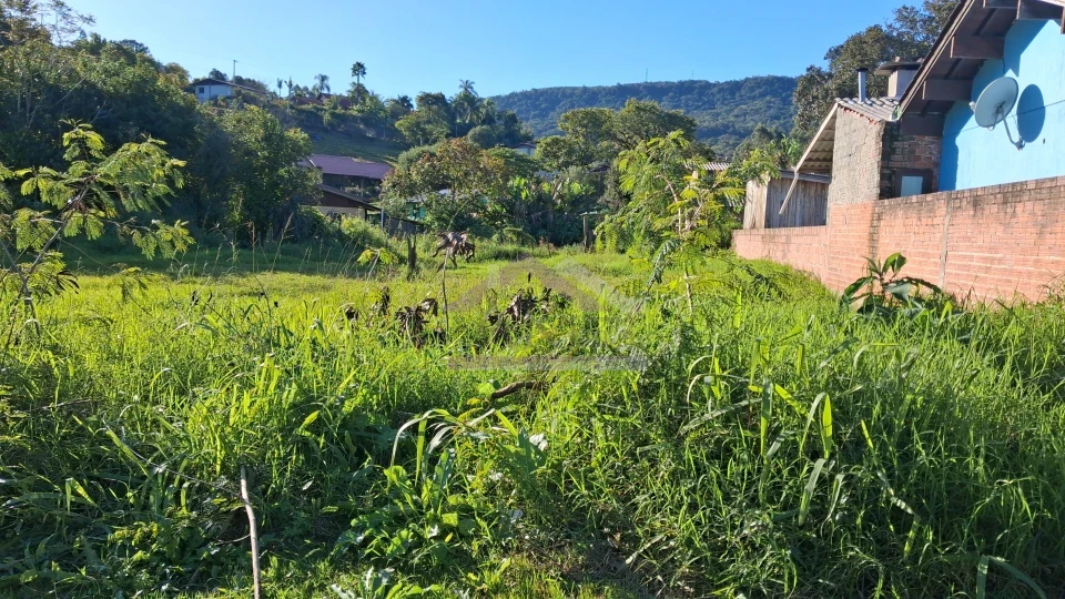 Imagens do imóveis Terreno plano com 414m² à venda no Centro de Picada Café, na Serra Gaúcha