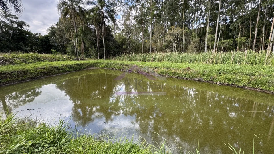 Área de terra com vista e açude à venda em Picada Café na Serra Gaúcha