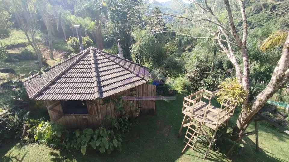 Sítio com riacho e casa enxaimel à venda em Picada Café na Serra Gaúcha