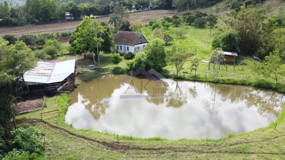 Sítio com riacho e casa enxaimel à venda em Picada Café na Serra Gaúcha