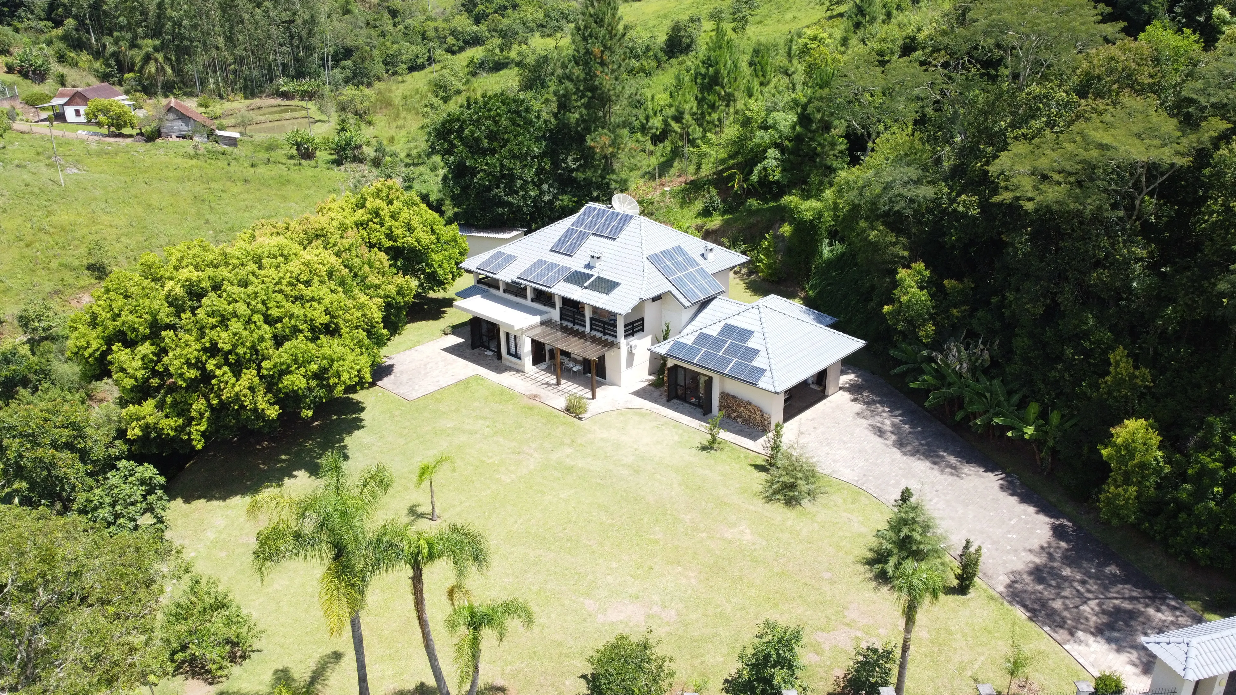 Casa de alto padrão com amplo terreno à venda na Serra Gaúcha