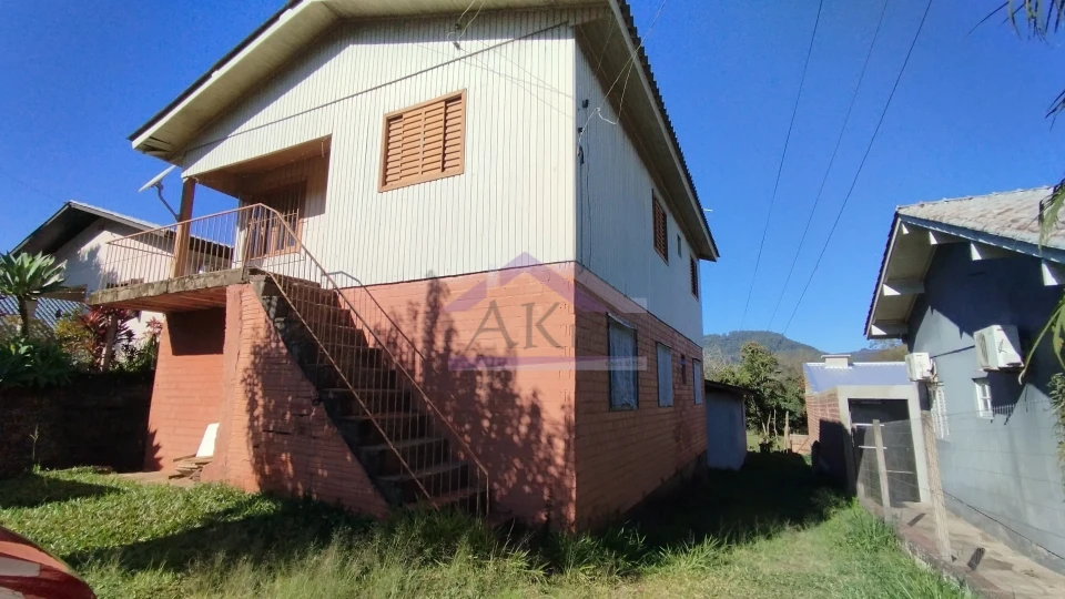 Imagens do imóveis Duas casas em mesmo terreno à venda em excelente bairro na cidade de Picada Café na Serra Gaúcha
