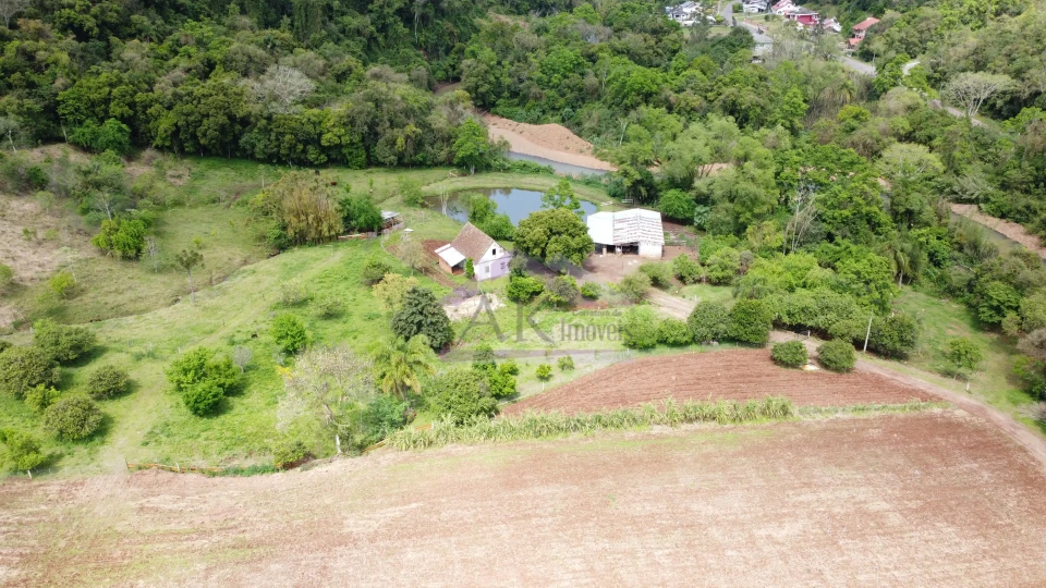 Sítio com riacho e casa enxaimel à venda em Picada Café na Serra Gaúcha