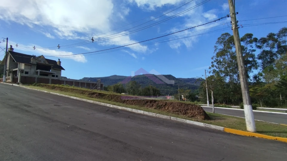 Imagens do imóveis Amplo terreno de esquina à venda no centro da cidade de Picada Café na Serra Gaúcha