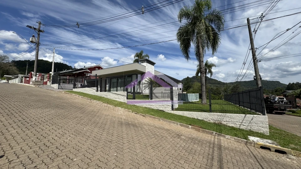 Imagens do imóveis Casa de alto padrão à venda em Picada Café na Serra Gaúcha
