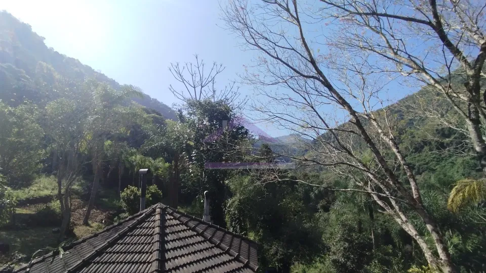Sítio com riacho e casa enxaimel à venda em Picada Café na Serra Gaúcha