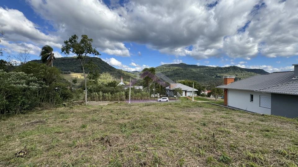 Imagens do imóveis Amplo terreno com linda paisagem à venda em Picada Café na Serra Gaúcha