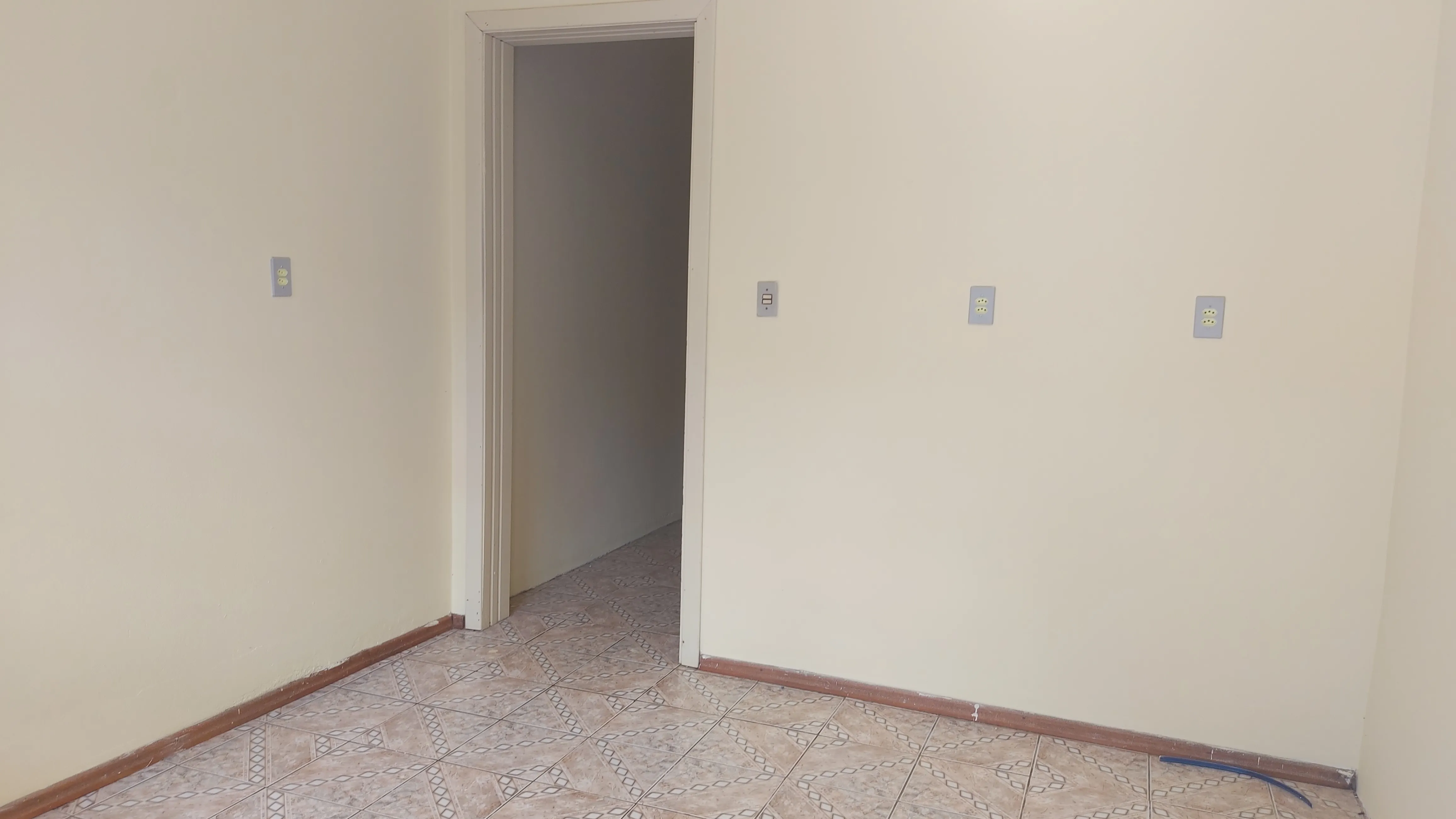 Sobrado com dois quartos localizado no Bairro Joaneta