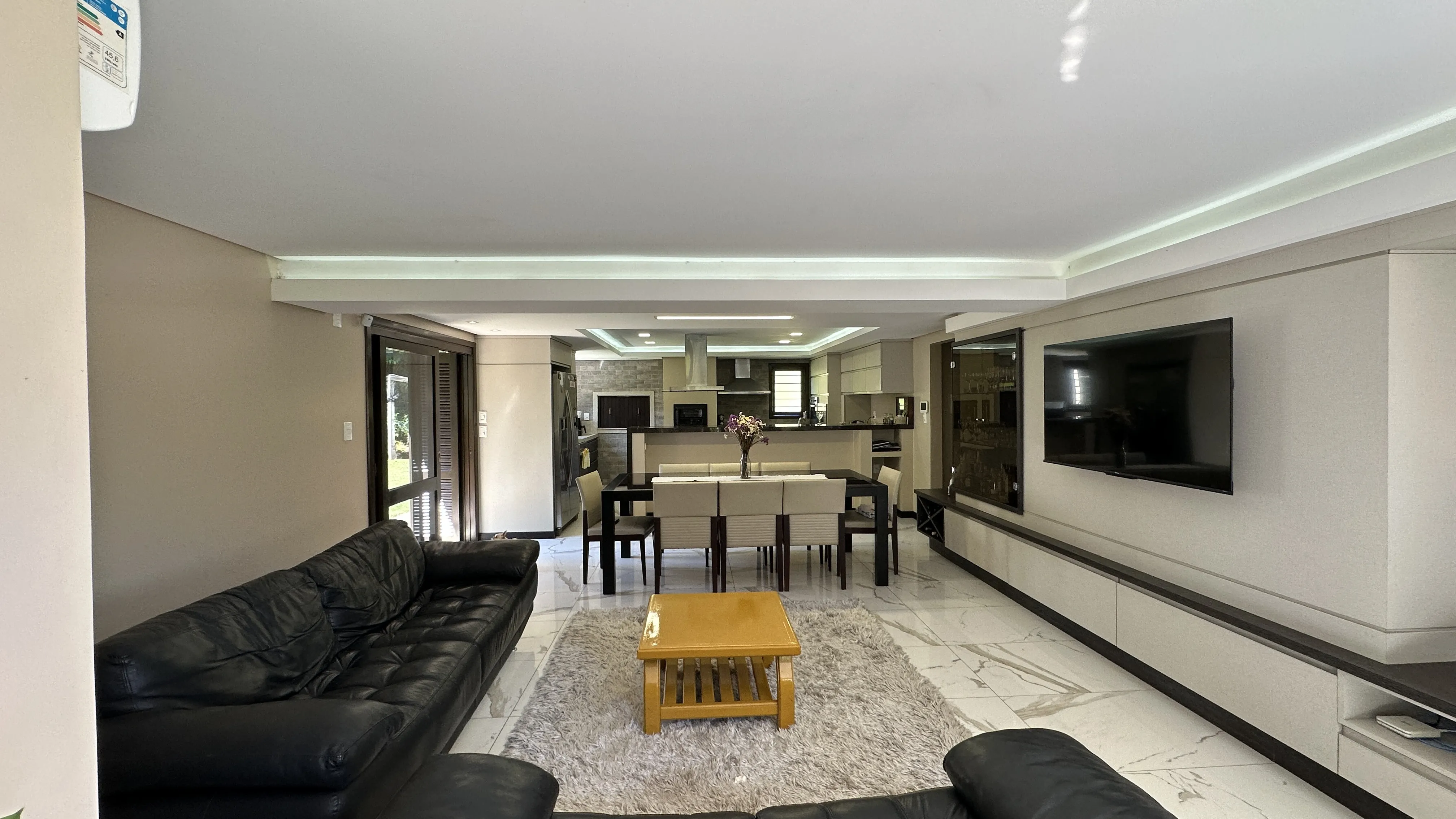 Casa de alto padrão com amplo terreno à venda na Serra Gaúcha