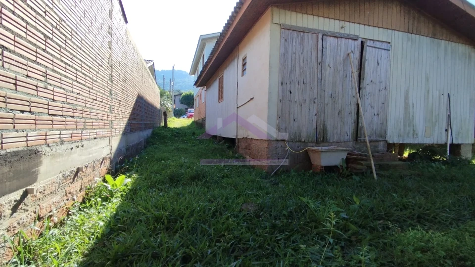 Imagens do imóveis Duas casas em mesmo terreno à venda em excelente bairro na cidade de Picada Café na Serra Gaúcha