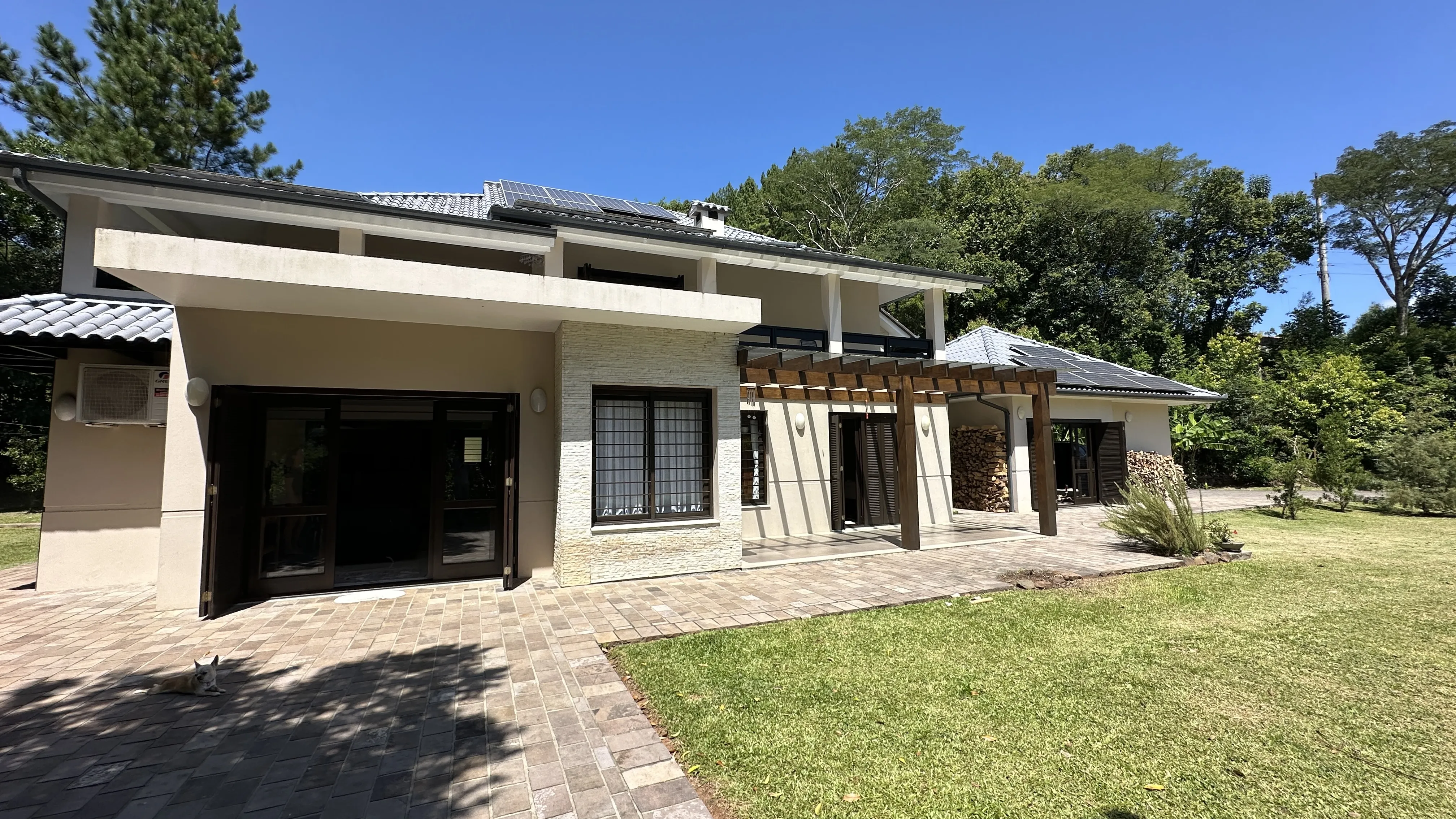 Casa de alto padrão com amplo terreno à venda na Serra Gaúcha