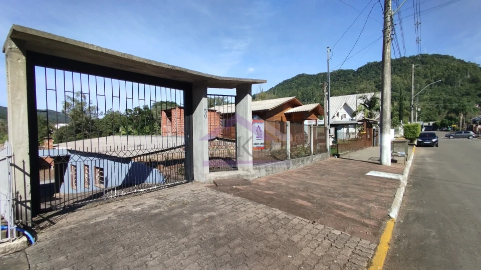 Excelente casa à venda no centro de Picada Café na Serra Gaúcha
