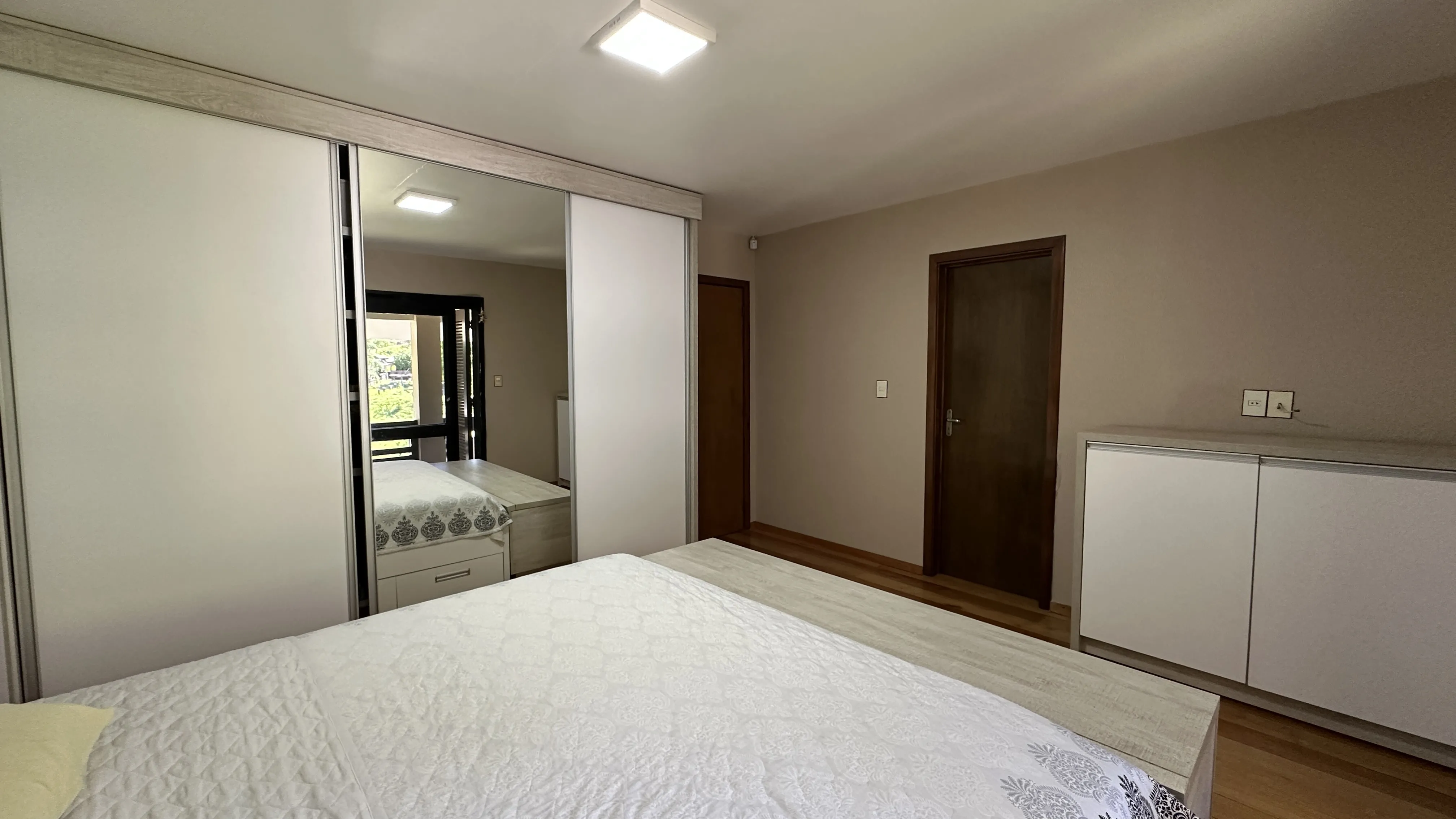 Casa de alto padrão com amplo terreno à venda na Serra Gaúcha