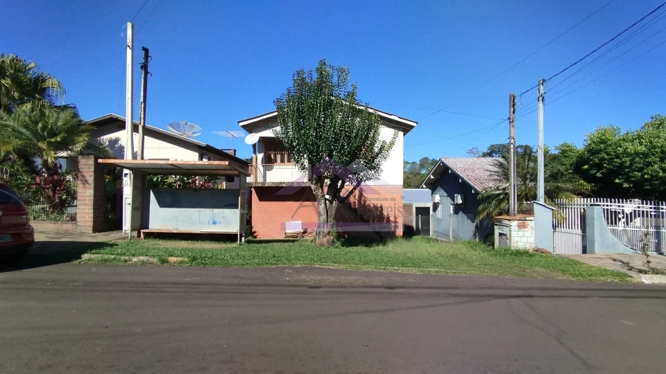 Imagens do imóveis Duas casas em mesmo terreno à venda em excelente bairro na cidade de Picada Café na Serra Gaúcha