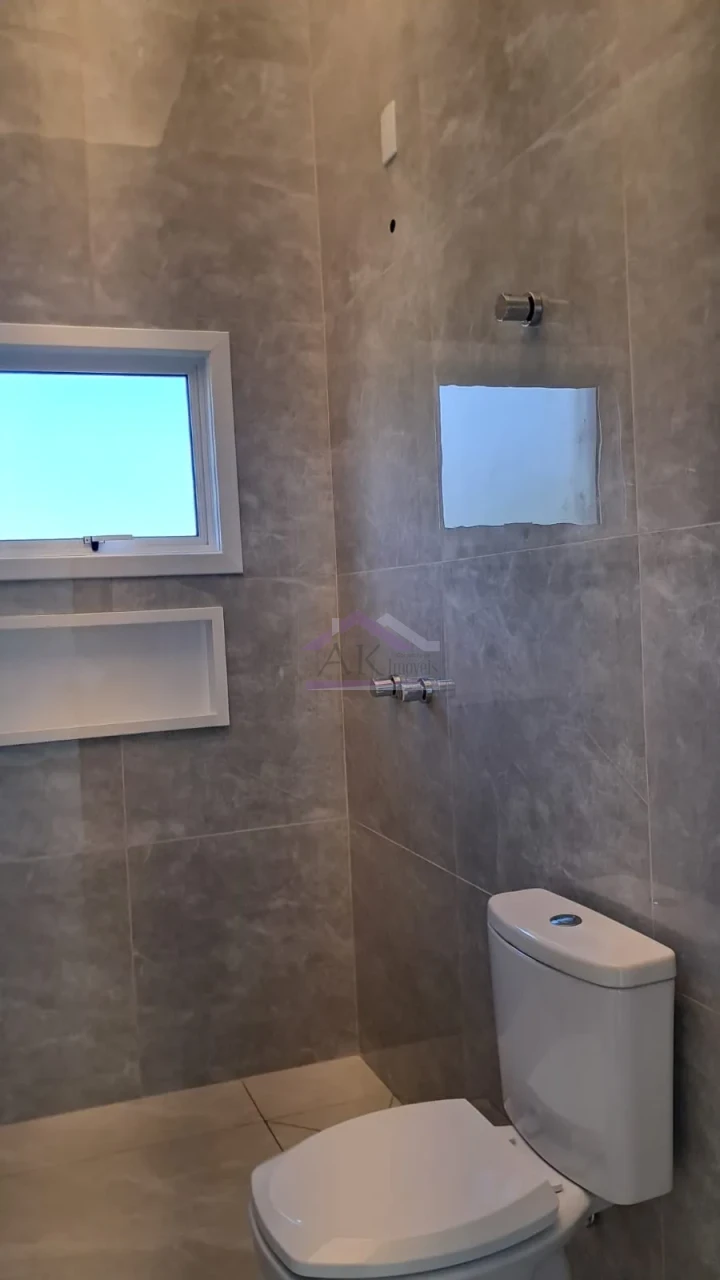 Casa à venda com excelente acabamento em São José do Hortêncio