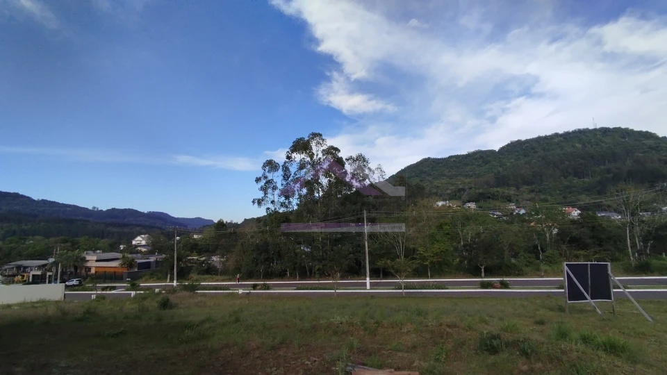 Imagens do imóveis Amplo terreno de esquina à venda no centro da cidade de Picada Café na Serra Gaúcha