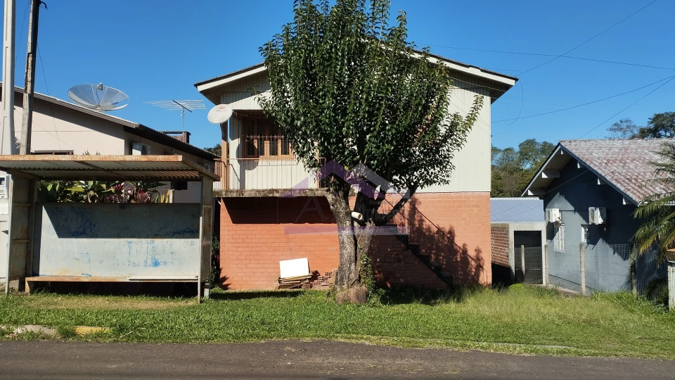 Imagens do imóveis Duas casas em mesmo terreno à venda em excelente bairro na cidade de Picada Café na Serra Gaúcha