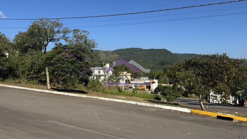 Imagens do imóveis Terreno de esquina à venda no centro de Picada Café na Serra Gaúcha
