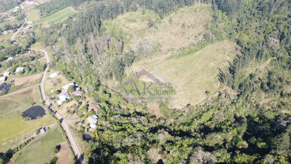 Área de terra com riacho e açude à venda em Picada Café na Serra Gaúcha