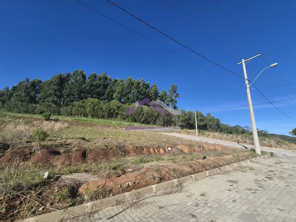 Excelente terreno de esquina à venda no Bairro Pinhal Alto, em Nova Petrópolis, na Serra Gaúcha