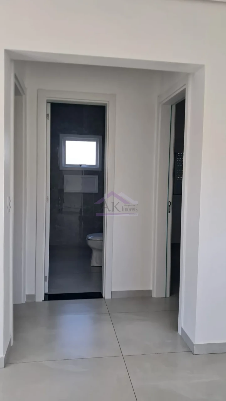 Casa à venda com excelente acabamento em São José do Hortêncio