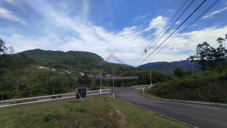 Imagens do imóveis Amplo terreno de esquina à venda no centro da cidade de Picada Café na Serra Gaúcha