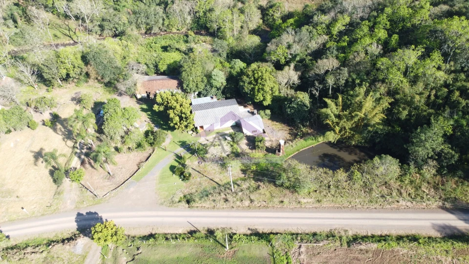 Área de terra com riacho e açude à venda em Picada Café na Serra Gaúcha