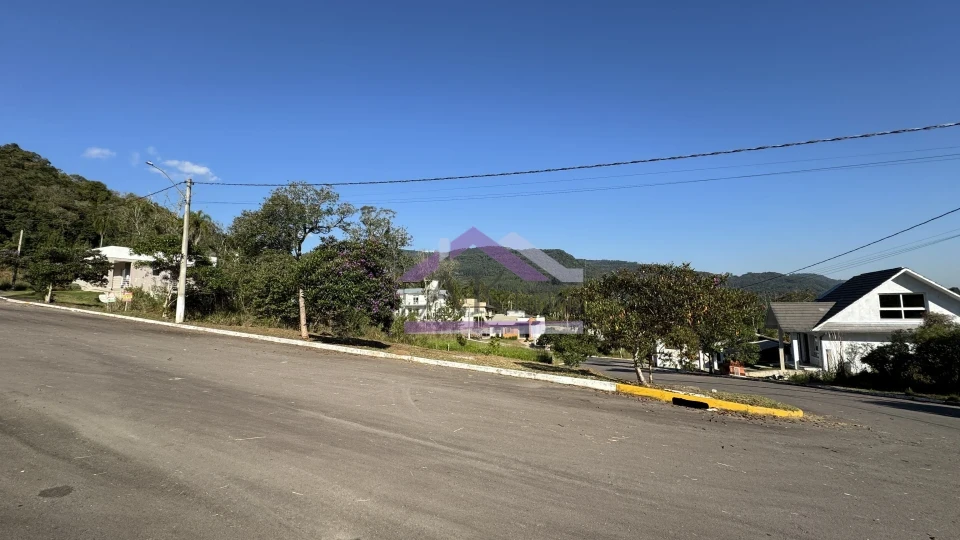 Imagens do imóveis Terreno de esquina à venda no centro de Picada Café na Serra Gaúcha