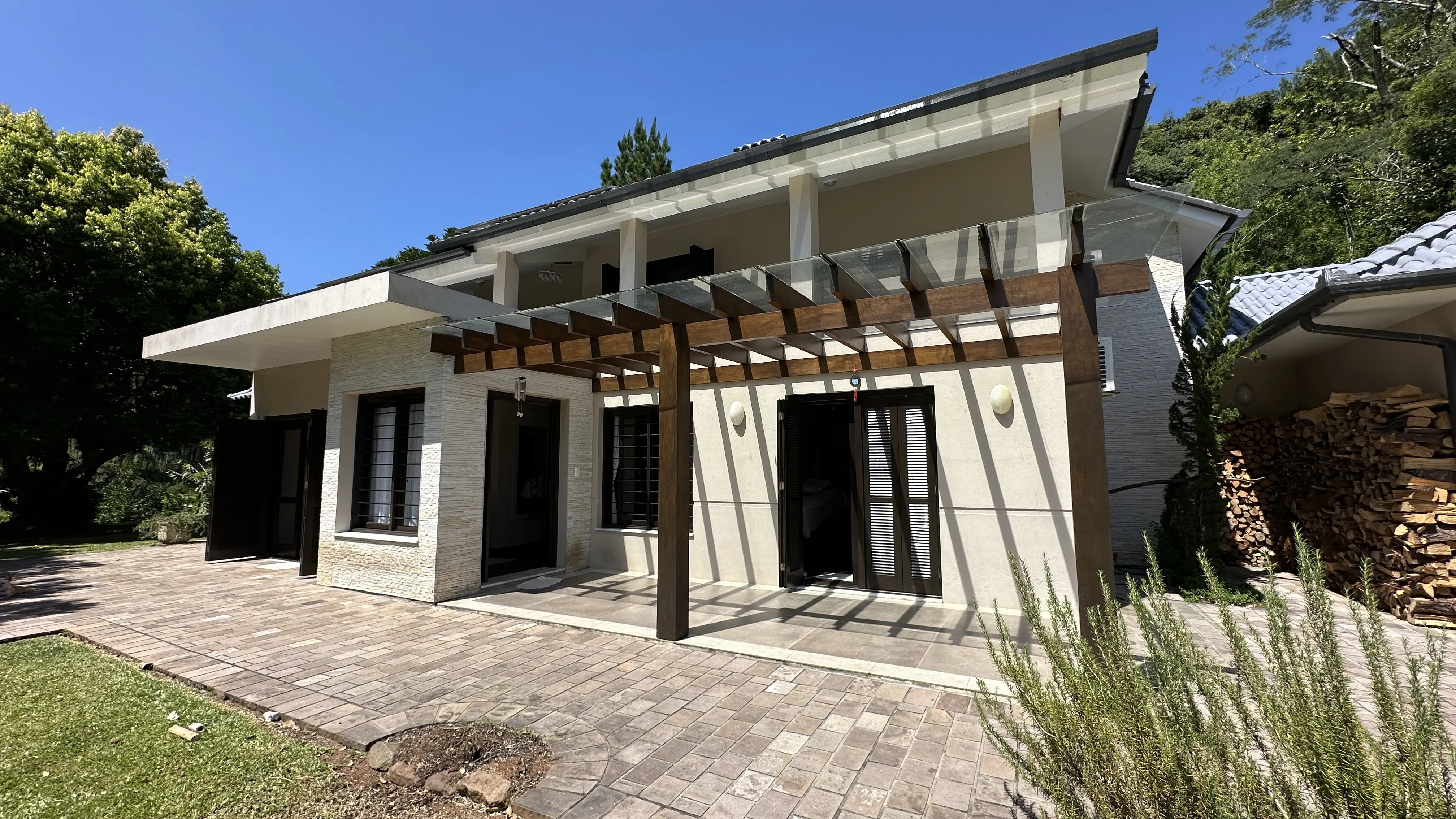Casa de alto padrão com amplo terreno à venda na Serra Gaúcha