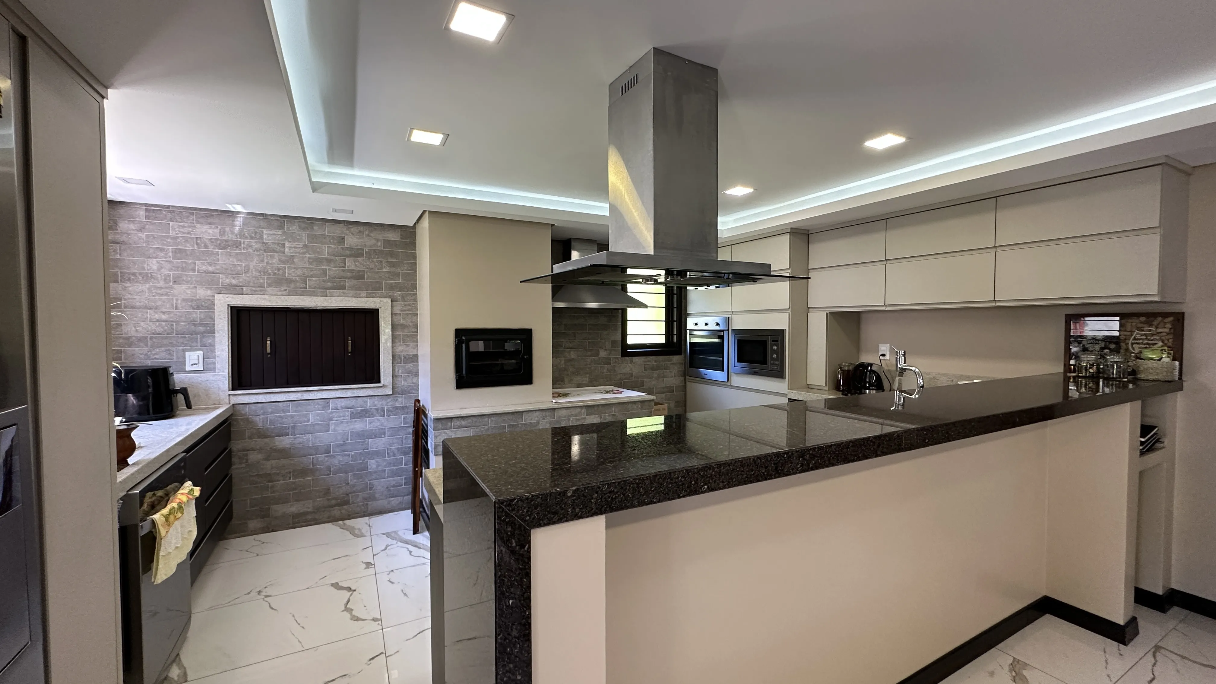 Casa de alto padrão com amplo terreno à venda na Serra Gaúcha