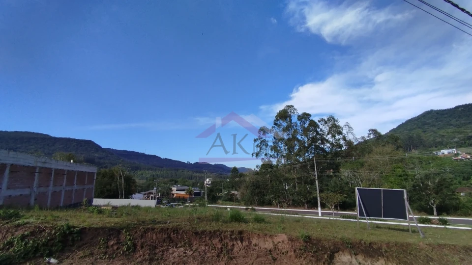 Imagens do imóveis Amplo terreno de esquina à venda no centro da cidade de Picada Café na Serra Gaúcha