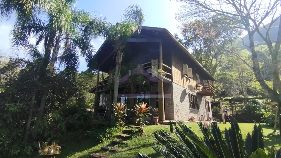 Sítio com riacho e casa enxaimel à venda em Picada Café na Serra Gaúcha