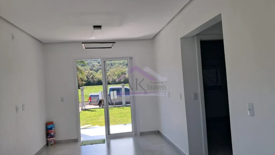 Casa à venda com excelente acabamento em São José do Hortêncio